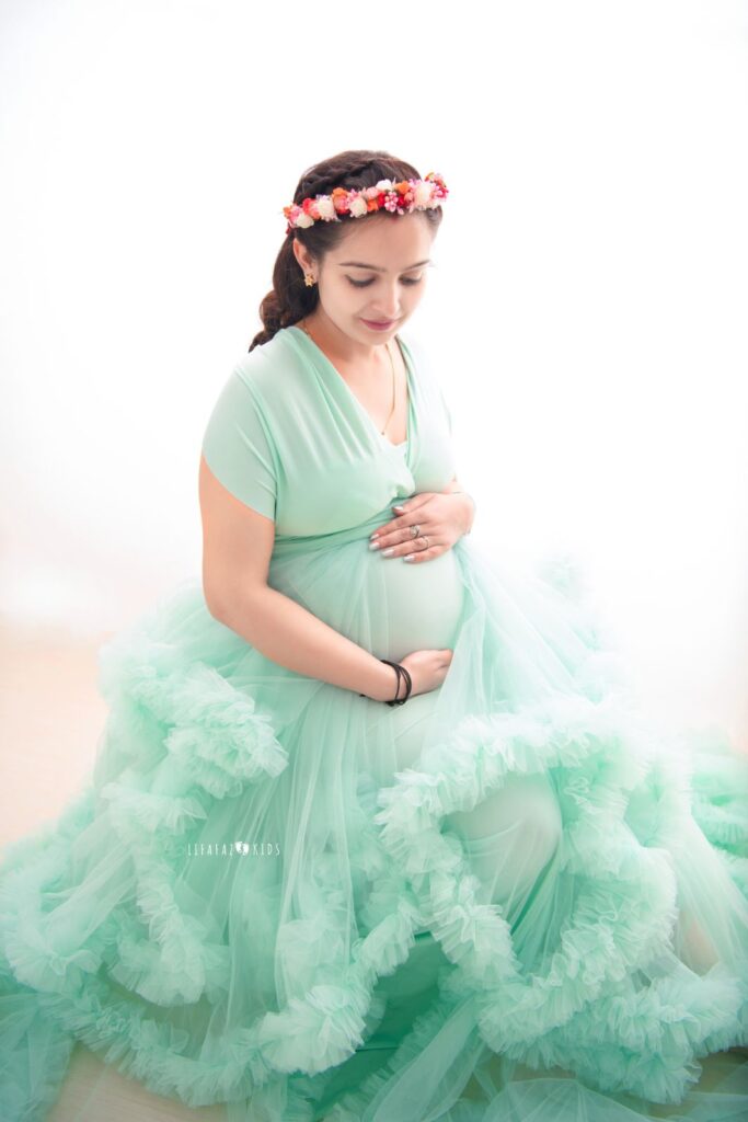 Top Reasons Why You Must Go For A Maternity Shoot