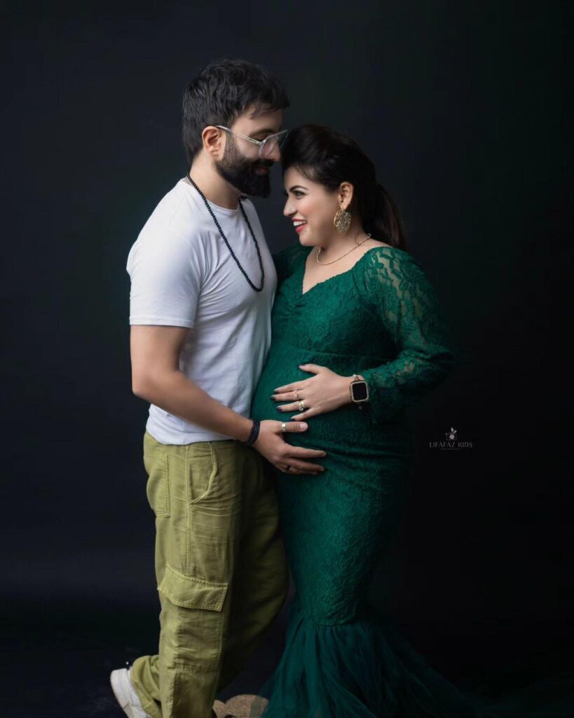 List of Poses that Help Couples Get Best Maternity Photos